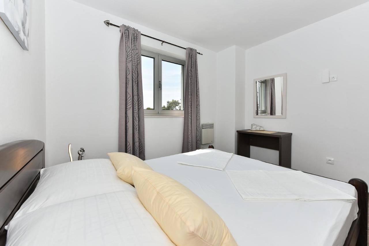 Apartmani Iva Vir Exterior photo