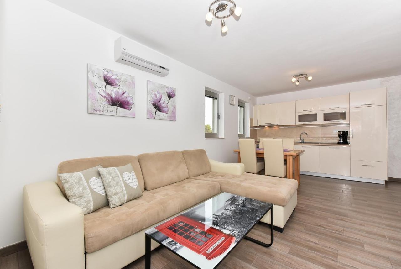 Apartmani Iva Vir Exterior photo