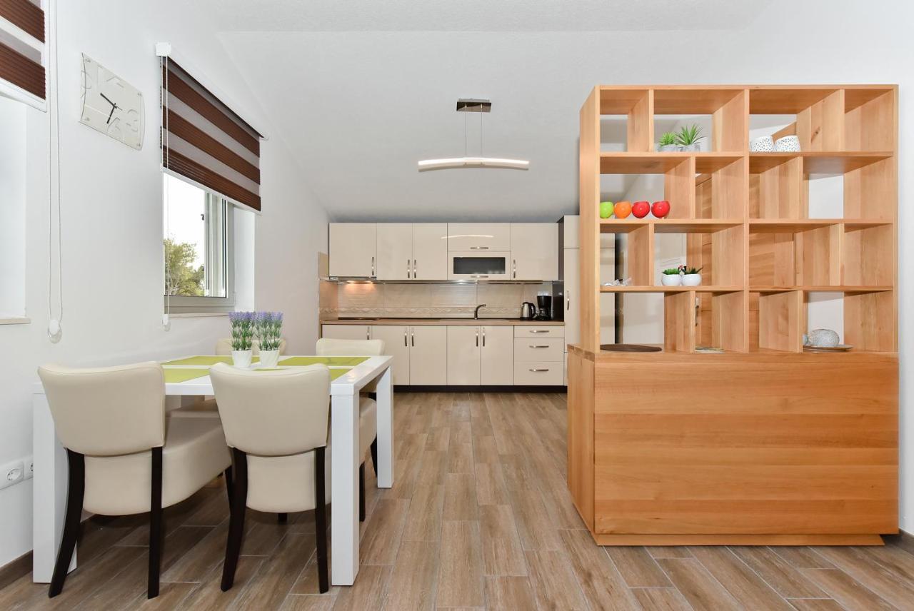 Apartmani Iva Vir Exterior photo