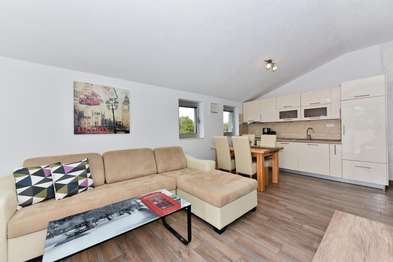 Apartmani Iva Vir Exterior photo