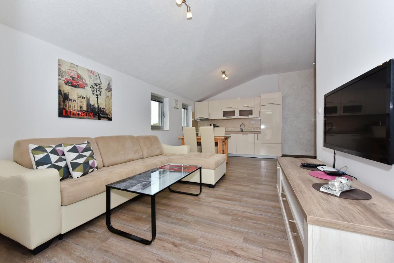 Apartmani Iva Vir Exterior photo