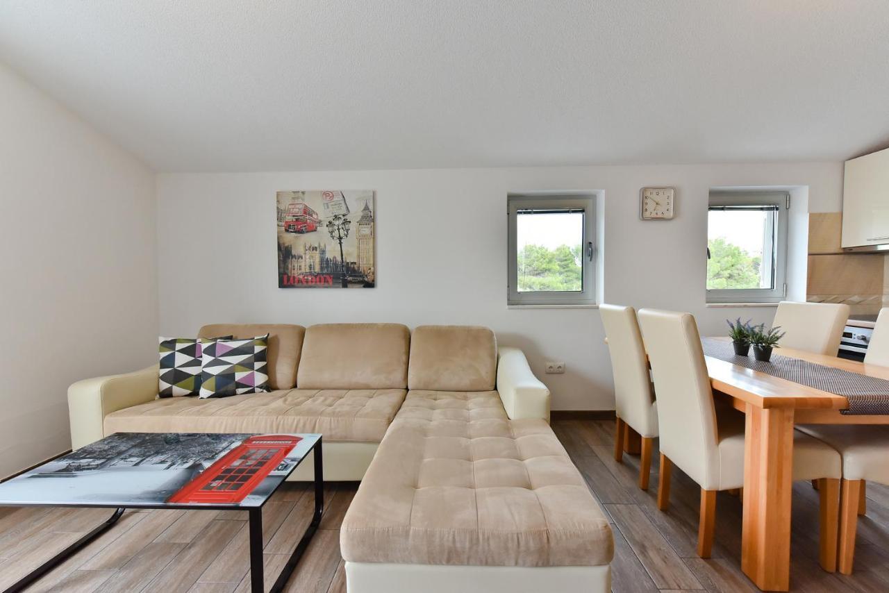 Apartmani Iva Vir Exterior photo