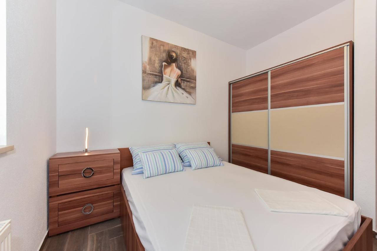 Apartmani Iva Vir Exterior photo
